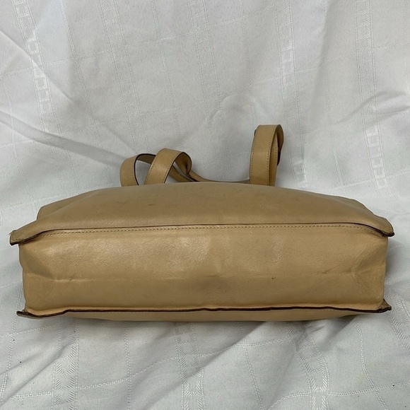 Gucci Balthus Leather Drawstring Tote Shoulder Bag Soft Beige - Picture 9 of 17